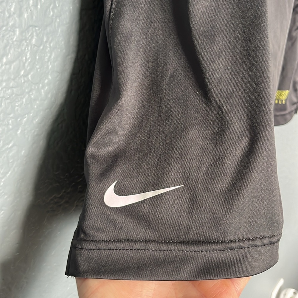 Nike Football Athletic Shorts Size Medium Gray and Lime - Picture 3 of 12